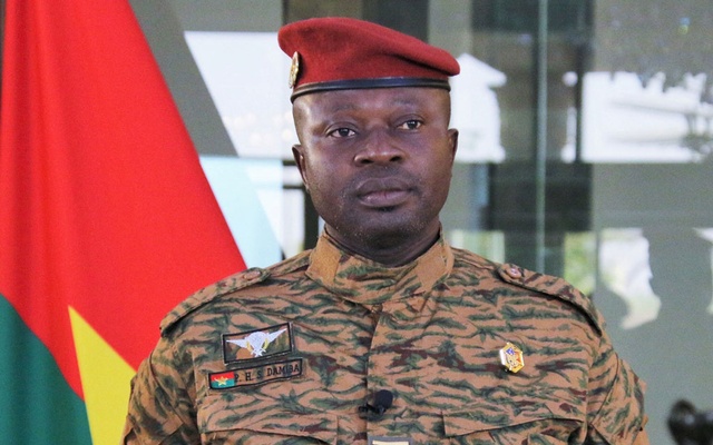 burkinafasomilitaryleaderdamibatobesworninascountryspresident