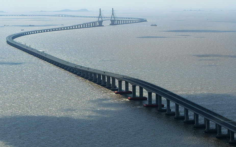 world’slongestseacrossingbridgeopensbetweenhongkongchina