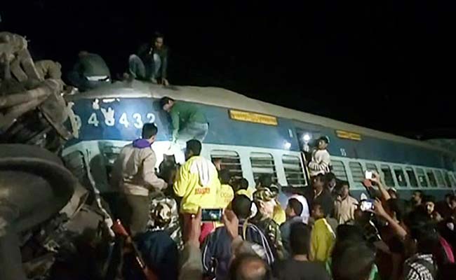 hirakhandtrainaccident:32killedover50injuredafterjagdalpurbhubaneswarexpressderailsinandhrapradesh