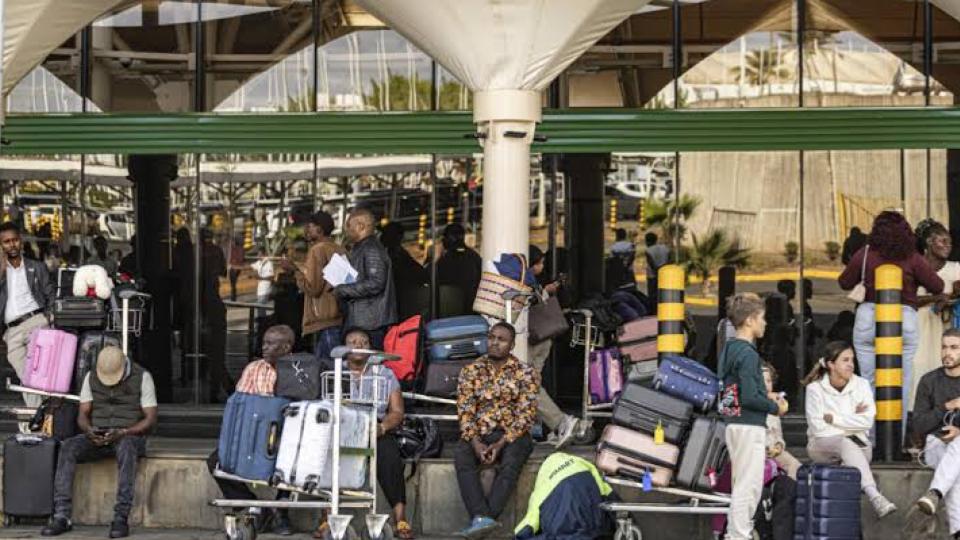 Hundreds Stranded At Kenya Airport 