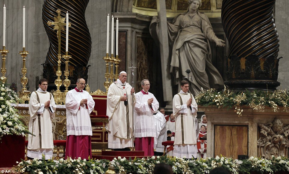 thousandsattendmassatthevaticanssaintpetersbasilica