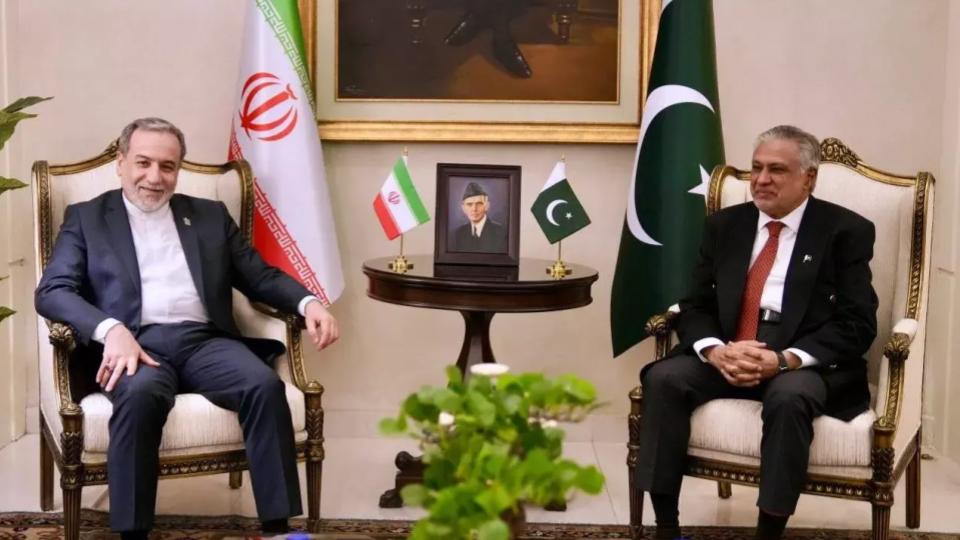 pakistanparkediranianplanesonitsbasestoescapeusstrikes