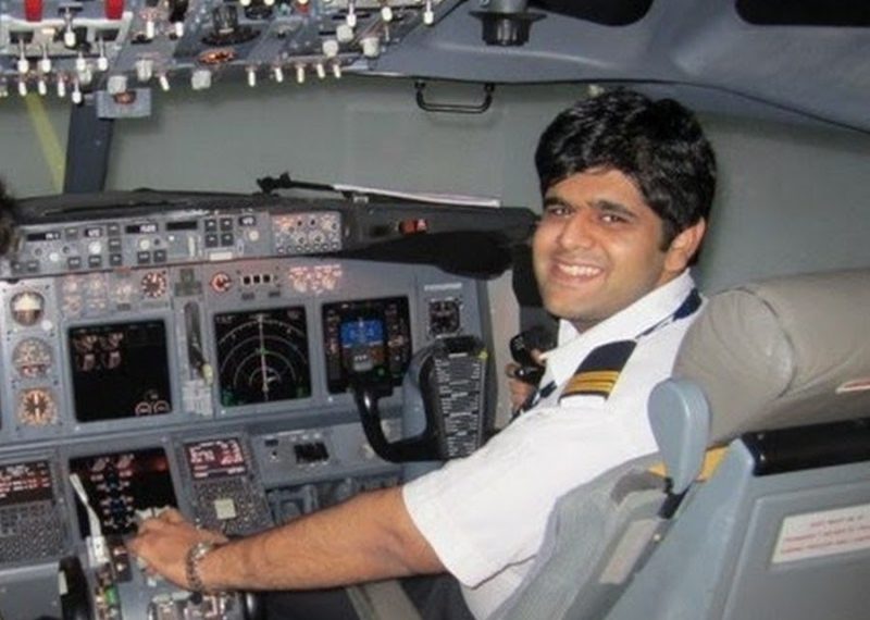 delhisbhavyesunejawascaptainofindonesiaslionairplanethatcrashedintothesea