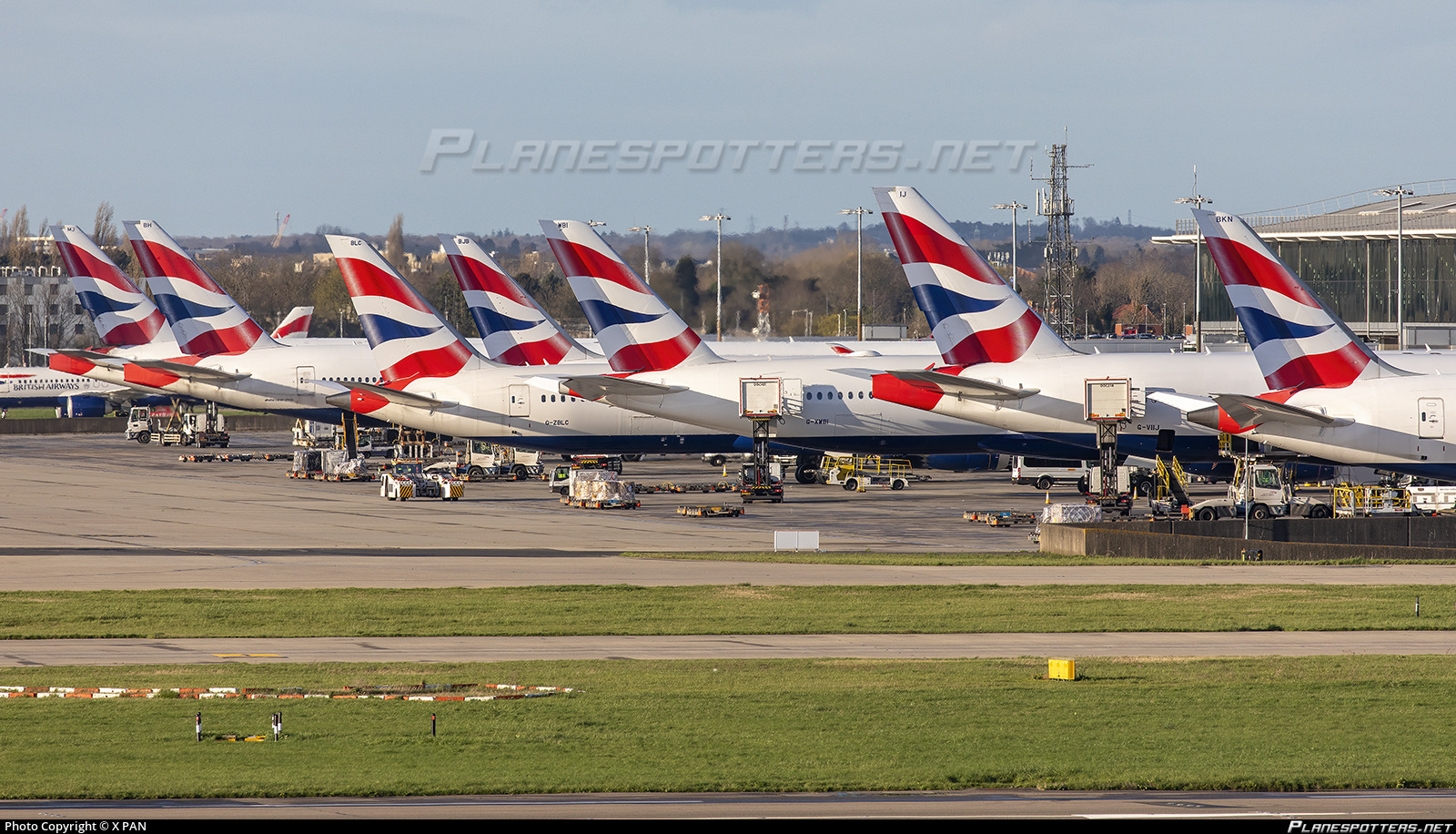 londonsheathrowresumesflightsafterfirecutpower