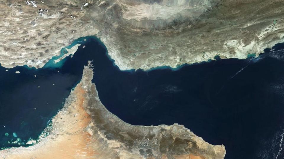 Iran offers to reopen Strait of Hormuz if US lifts blockade