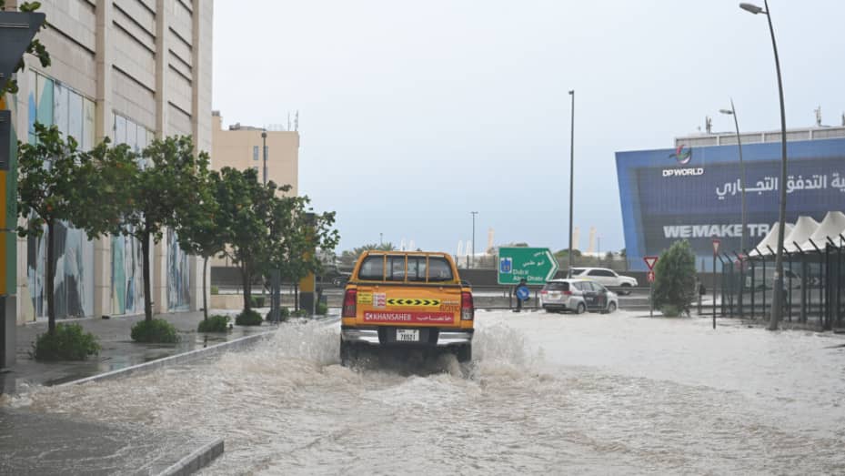 heavyrainscausefloodingandtraveldisruptionsinuae