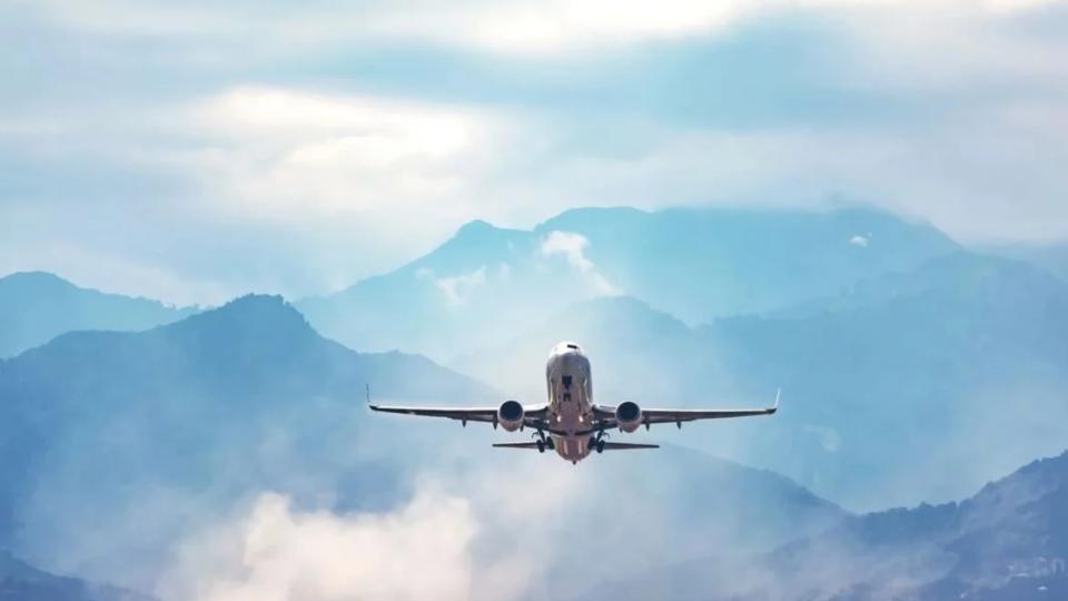 globalairpassengerdemandfalls34percentamidmiddleeastwar