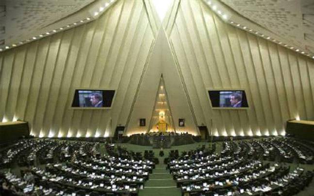 severalwoundedinattacksoniranparliament