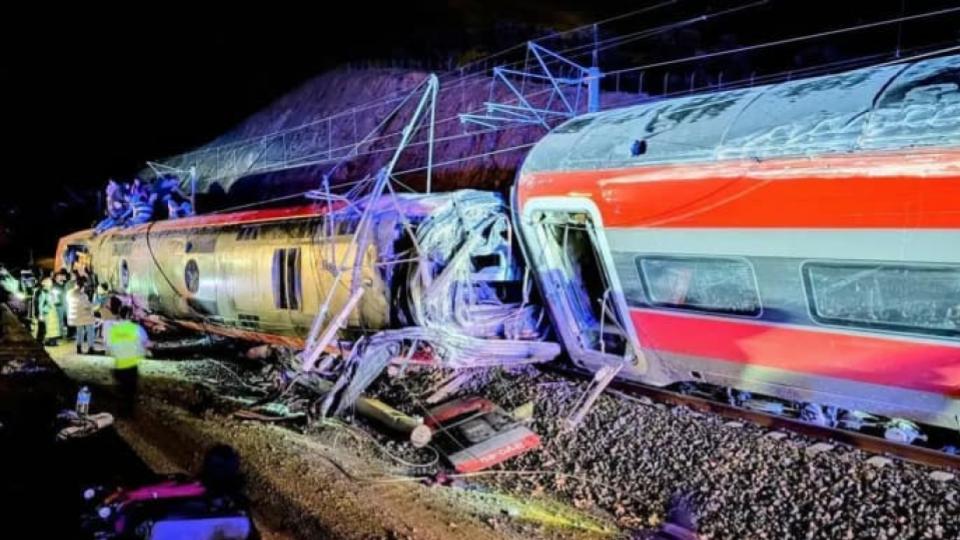 Twenty killed as high-speed train derails in Southern Spain