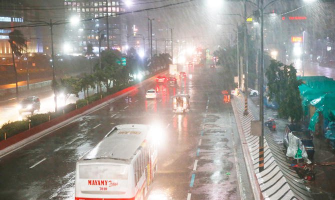 supertyphoonmangkhutsmashesintophilippines