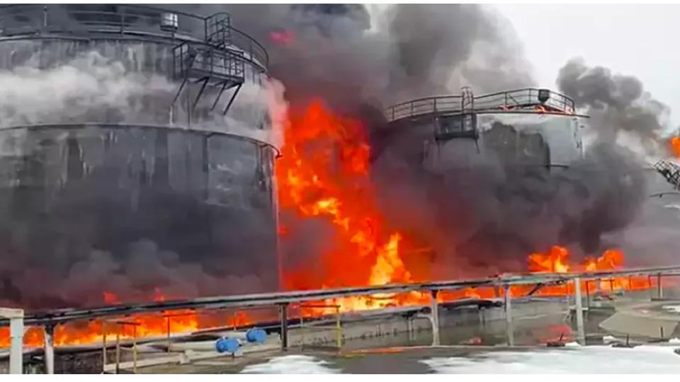 firereportedatrussianoildepotafterukrainiandronestrike