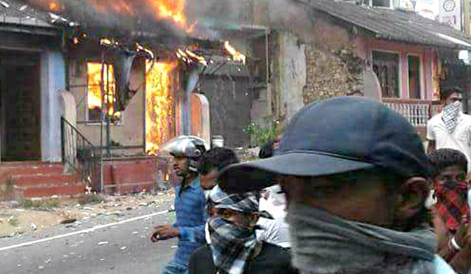 violencecontinuedinsomeareasofkandydistrictinsrilanka