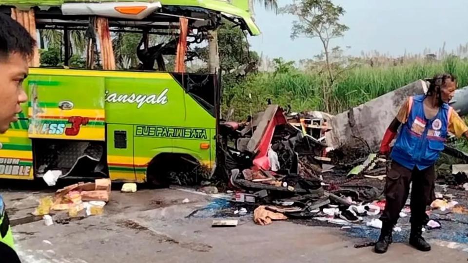 15 passengers killed in Indonesia bus accident