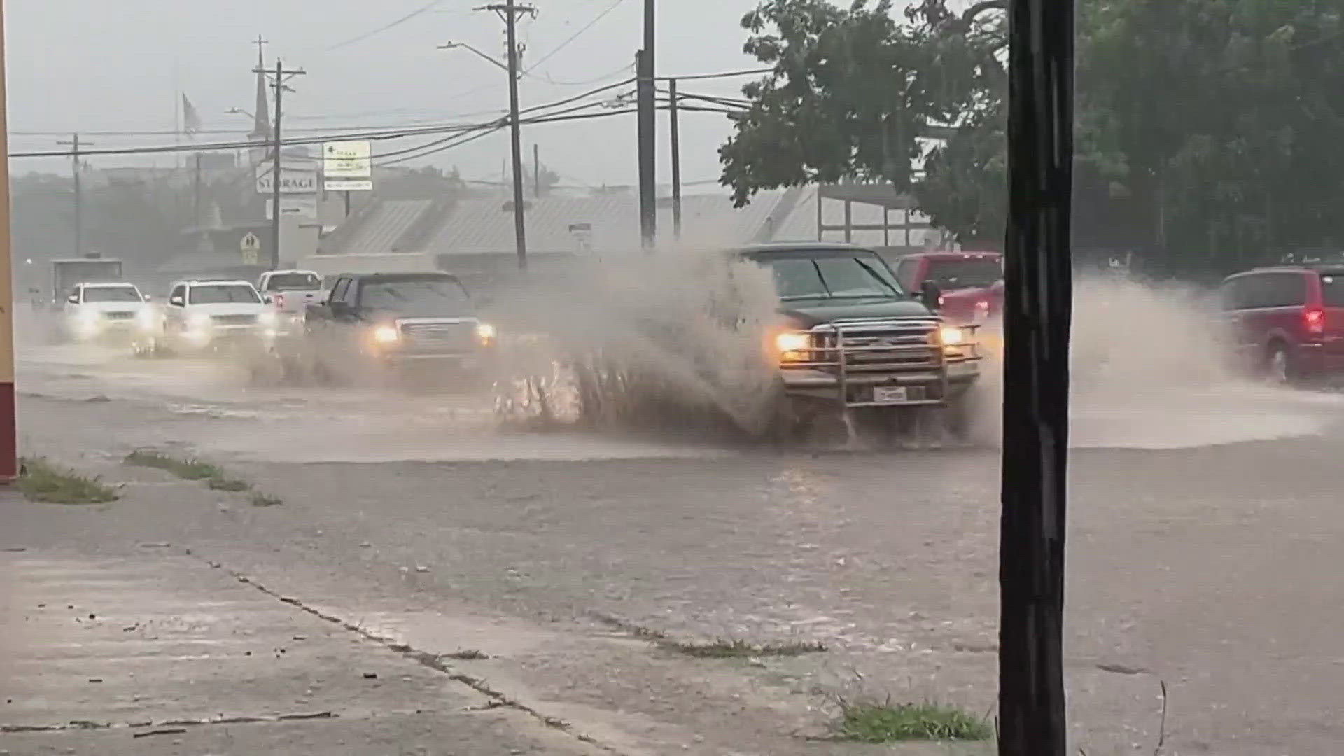 Heavy rains in Texas halt flood victim search, force evacuations
