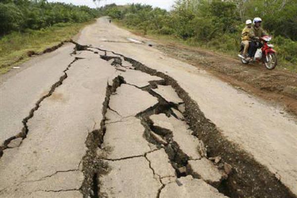 coastofindonesiahitbyearthquakeonwednesdayofsparkingpanic