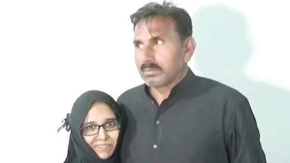 Pakistani woman reunites with her family after 17 years with AI help