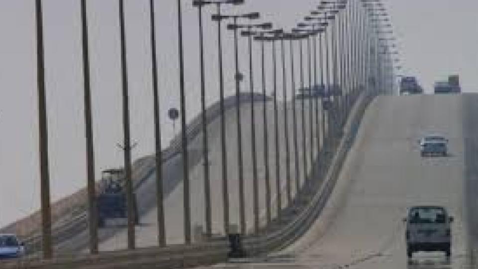 Bridge linking Saudi to Bahrain closed over Iranian threats as Trump’s deadline nears