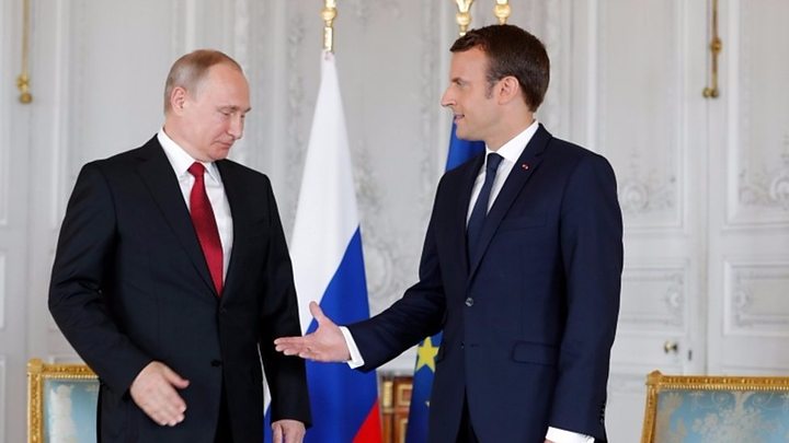 francesmacronholdsfrankexchangewithputin