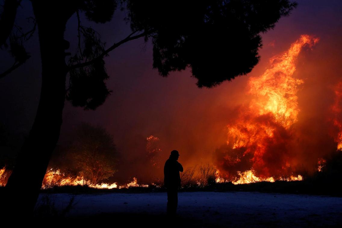 greekwildfires:24deadasblazerageoutofcontrol