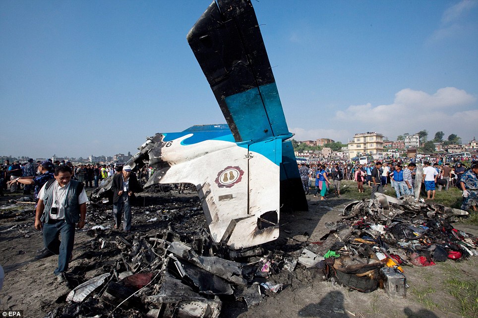 bangladeshiplanewith67passengerscrashesinkathmandu;20injured