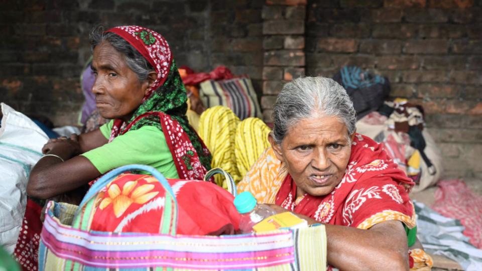 bangladeshisgatherathakimpurborderwbdeportationdrive