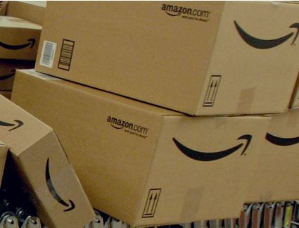 amazonworkerjumpsoffcompanybuildingafteremailnote