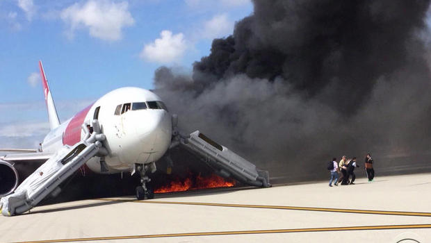 passengerjetburstintoflameswhiletaxiingfortakeoff
