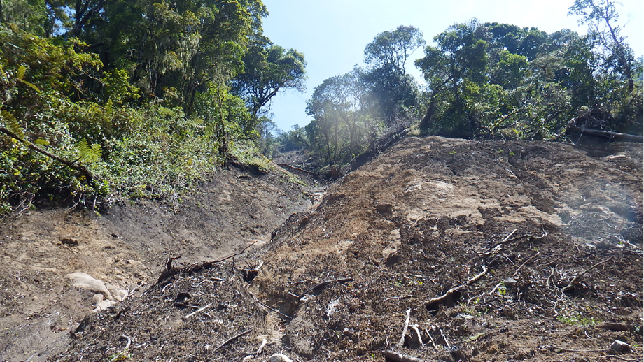 landslidetraps47peopleinsouthwestchina;over500evacuated