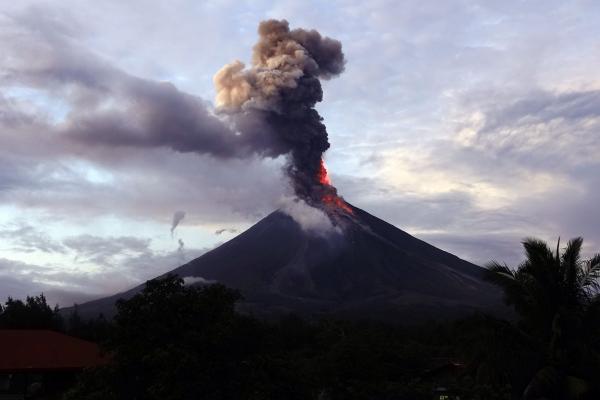 philippines:over61000peoplefleehomesasmountmayonslavafountainsintensify