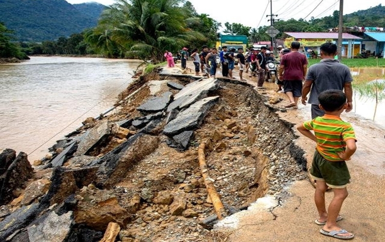 deathtollrisesto26inflashfloodsandlandslidesinsumatraislandindonesia