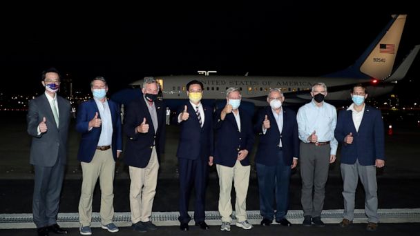 US lawmakers arrive in Taiwan