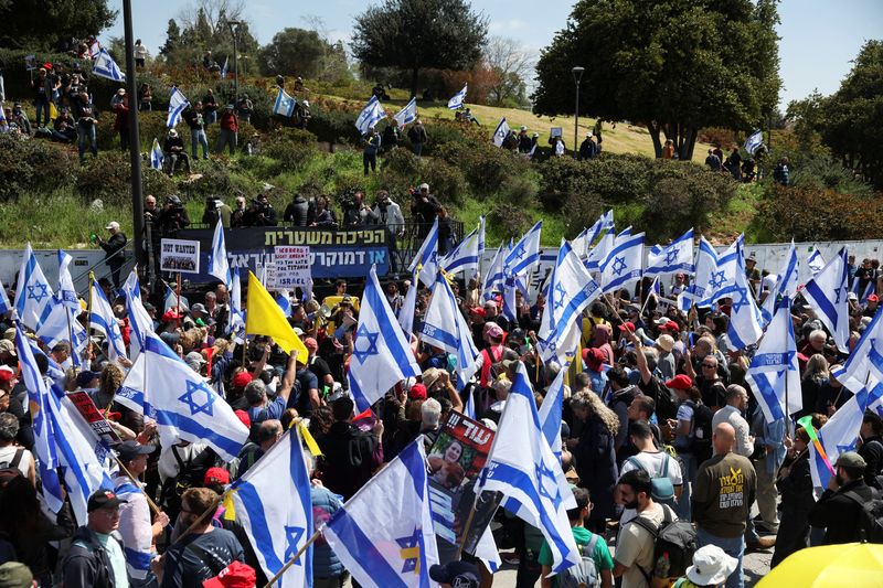 israelcabinetapprovesnoconfidencemotionagainstattorneygeneralamidgrowingprotests