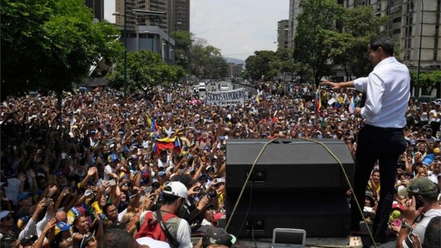 venezuelacrisis:protestersgatherafterguaidócall