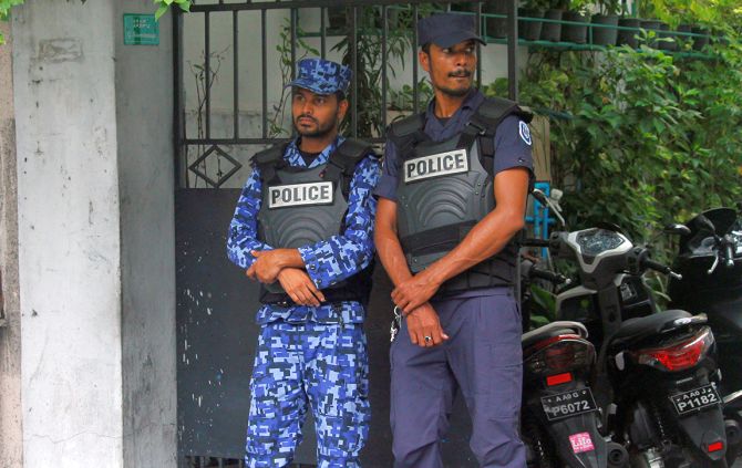 twoforeignjournalistsincludinganindiandetainedinmaldives