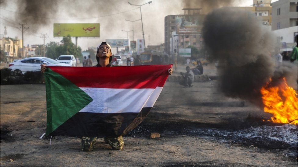 africanunionsuspendssudanaftermilitarycoup