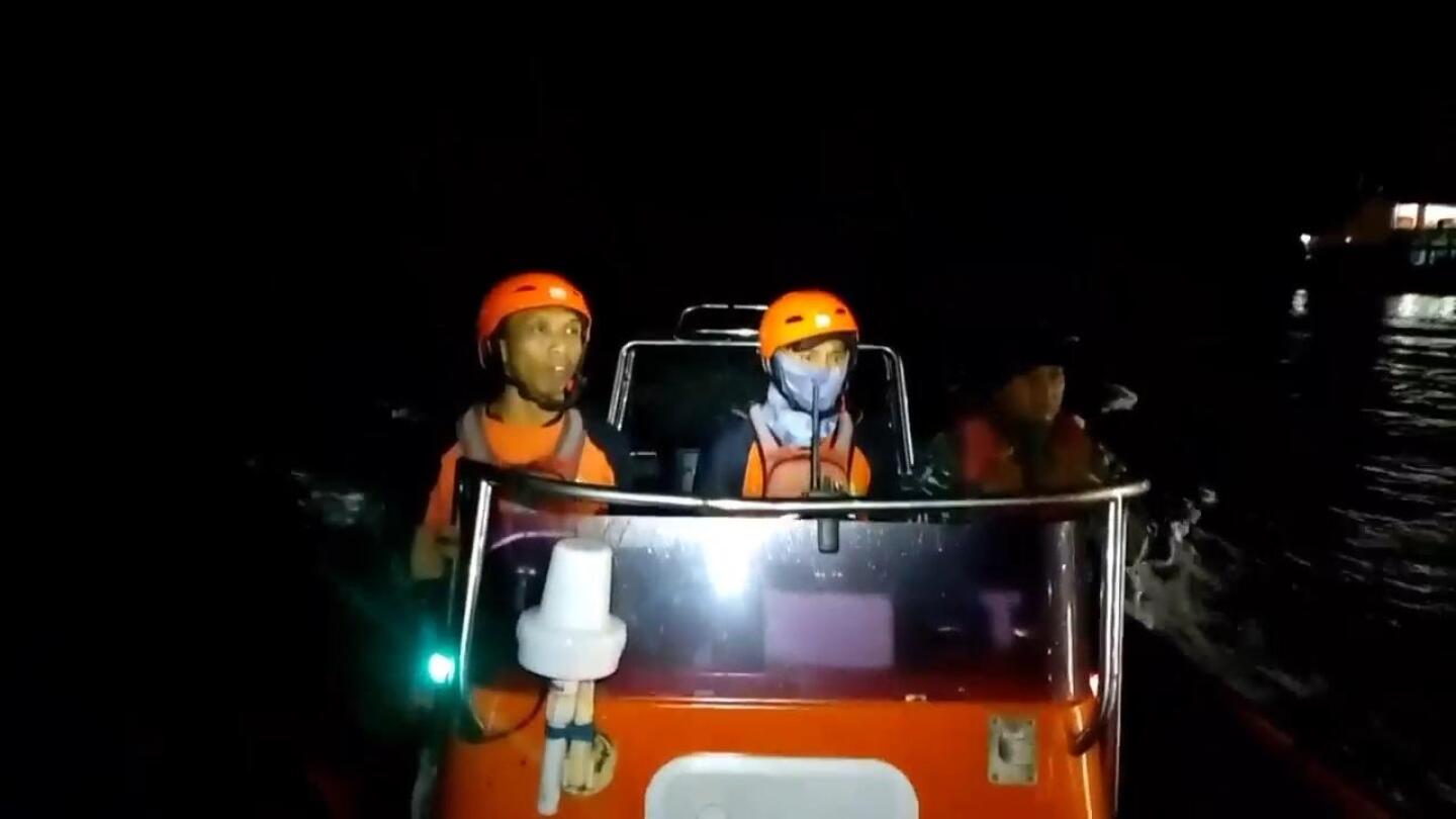 Ferry carrying 65 sinks on way to Bali; 4 dead