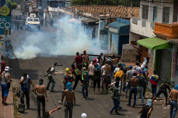 madurosopponentsbraveteargasinpushtodeliveraid