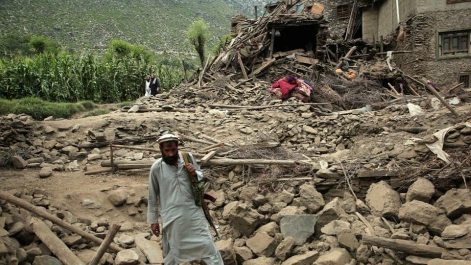 Earthquake in Afghanistan kills 7, over 100 injured