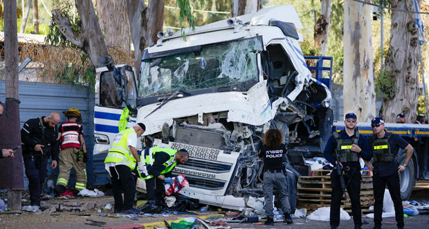 dozensinjuredastruckcrashesintobusstopintelavivisrael