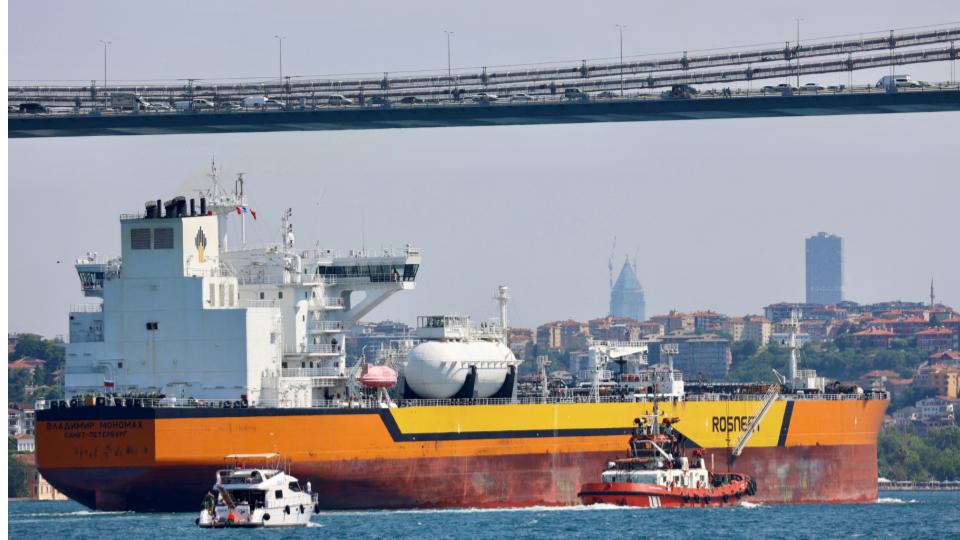 US urges India to buy Russian oil cargoes waiting near Chinese refineries