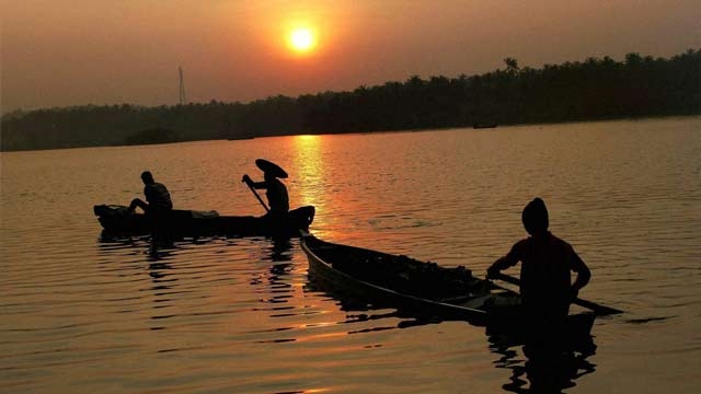 srilankannavyapprehendseightindianfishermen