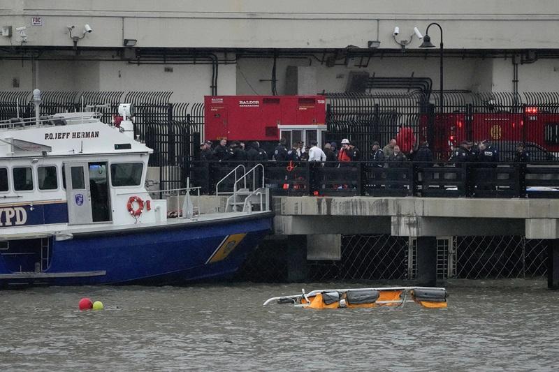 sixdeadinhelicoptercrashinhudsonriverinnewyorkcity