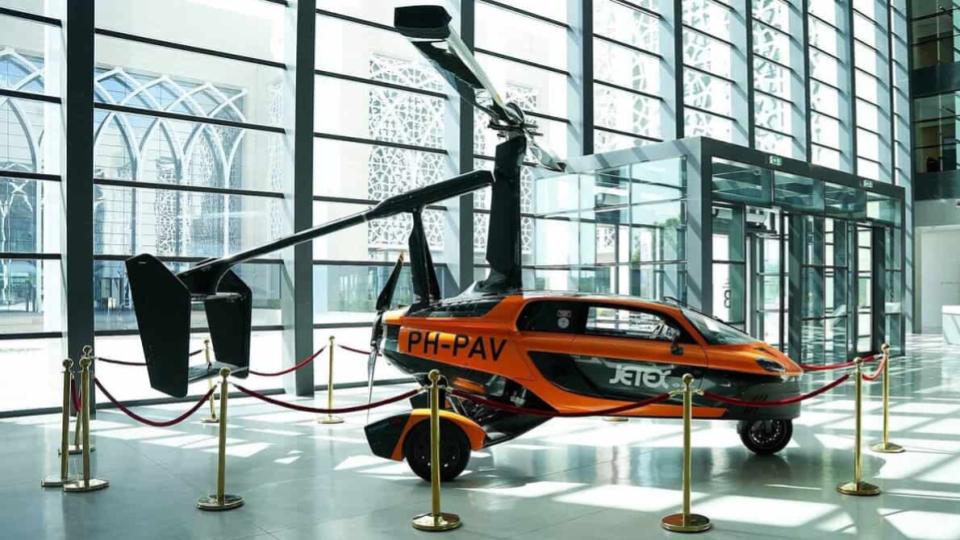uaegearsupforoneoftheworld’sfirstflyingcars