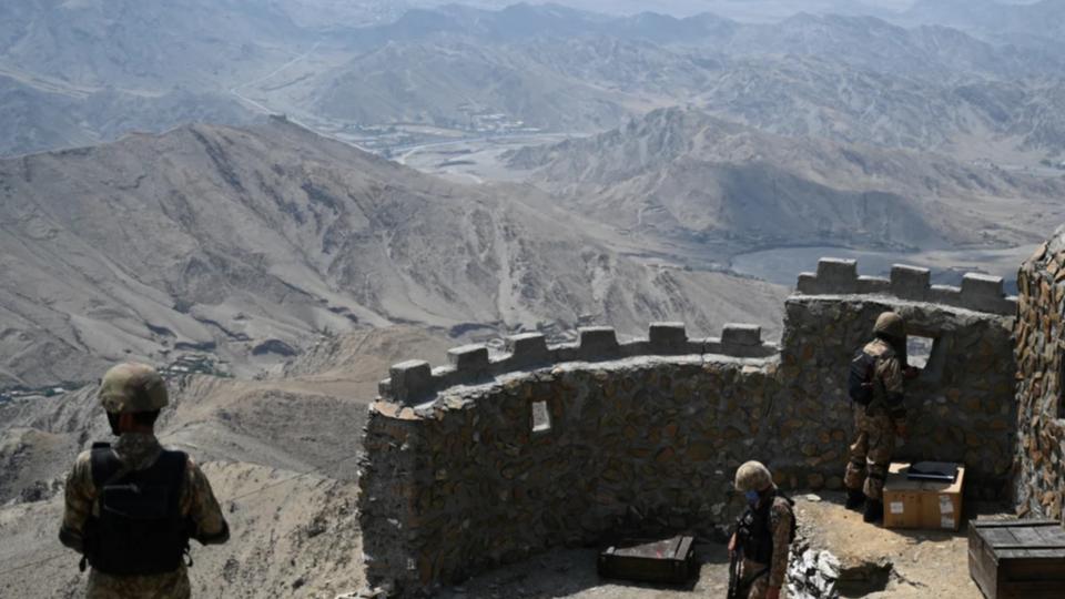 Intense Clashes Erupt Along Pakistan-Afghanistan Border