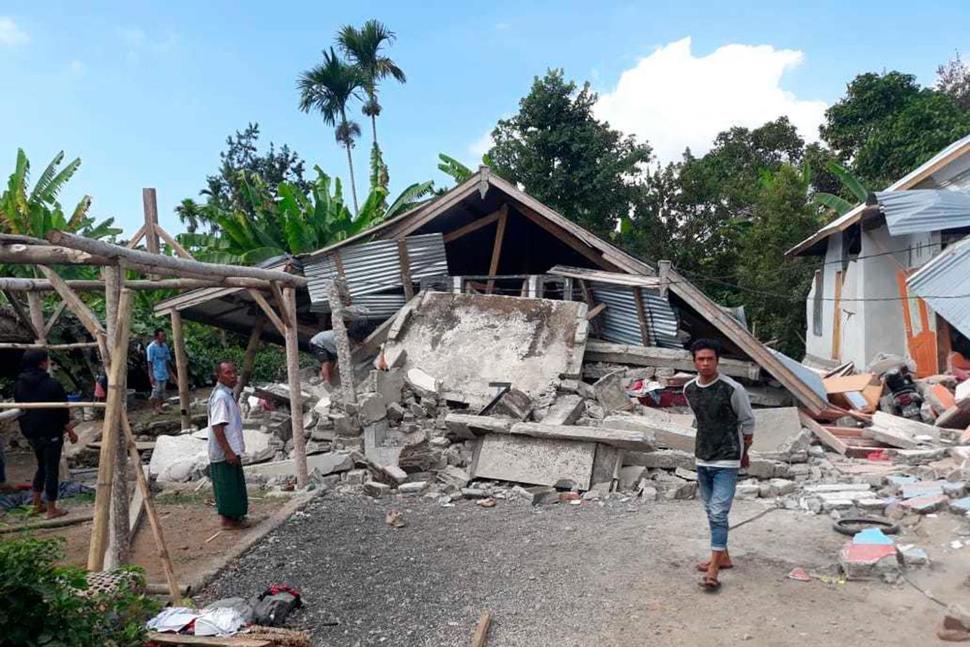 atleast91deadafterquakerocksindonesiantouristisland