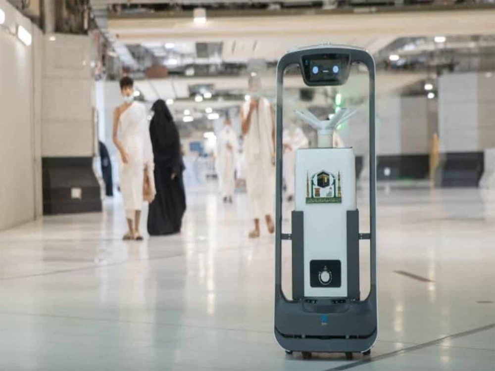 11 Robots sanitize Grand Mosque in Makkah