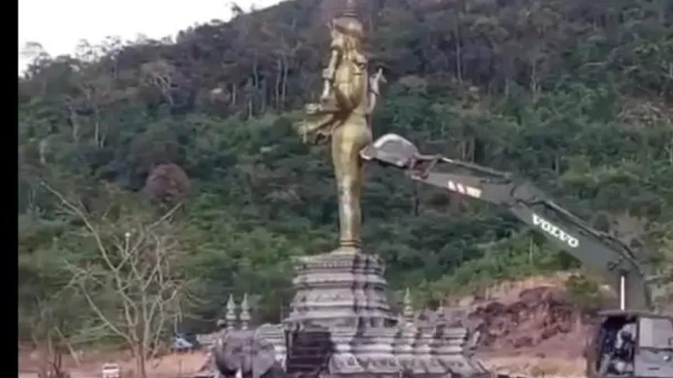 Hindu Statue Removed to Control Border Area in Thailand
