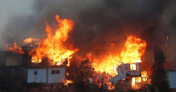 atleast120housesdestroyedbyforestfiresinchile