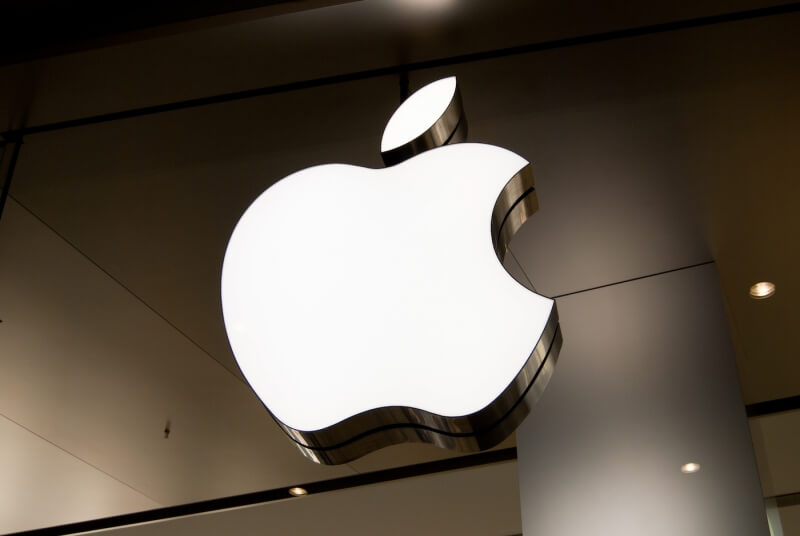 applefinds90%ofitsaccessoriessoldonamazonarefake;suesmainmanufacturer