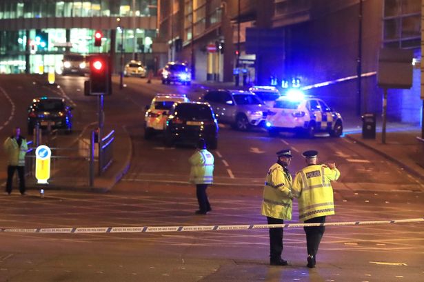 pakorigindoctorcalledterroristabusedaftersavingmanchestervictims